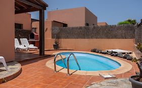 Lovely 2-Bed Villa In Corralejo Fuerteventura